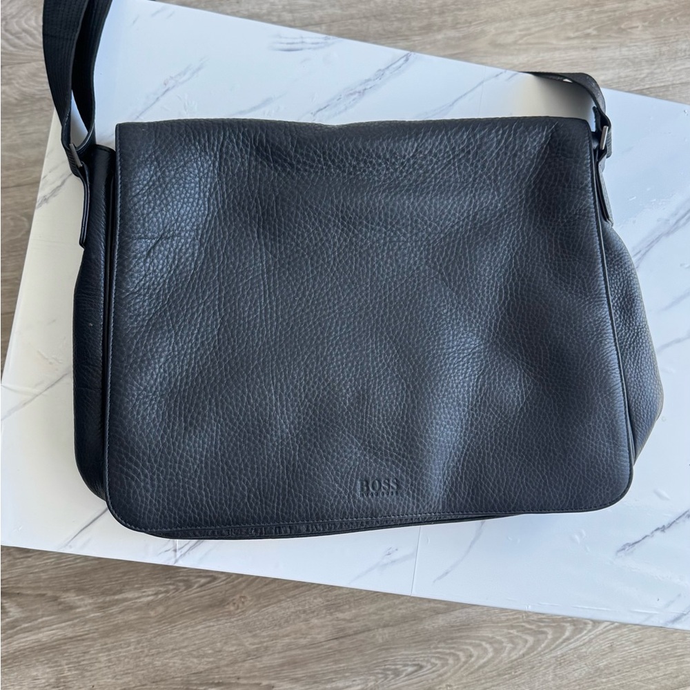 Hugo Boss Black Grain Leather Messenger Bag
